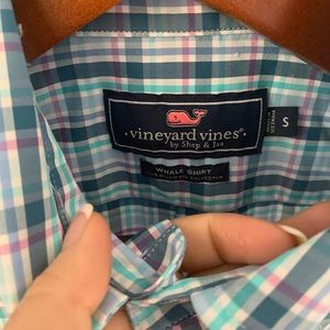 Vineyard vines previously owned button down shirt